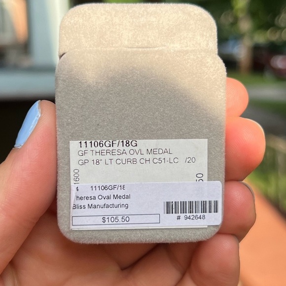 St. Theresa Gold-Filled Oval Medal with 18” Chain Religious Necklace - Picture 4 of 4